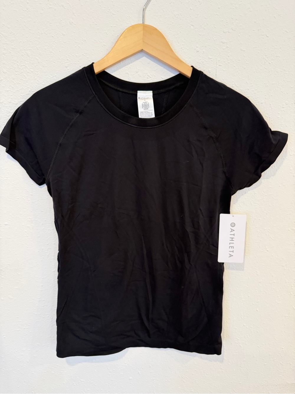 Women’s Athleta momentum seamless tee size M